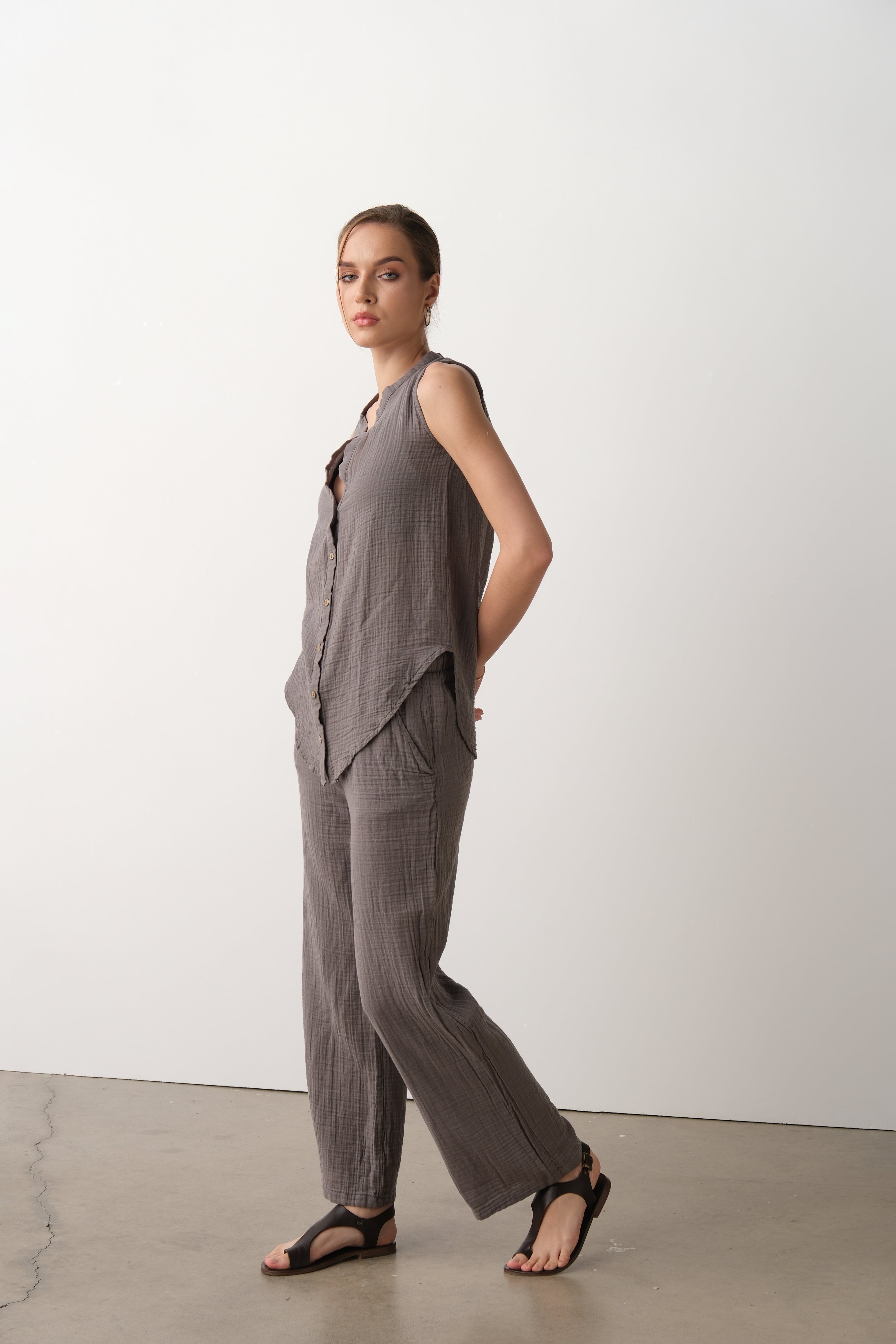 Raya – Woman Sleeveless Shirt