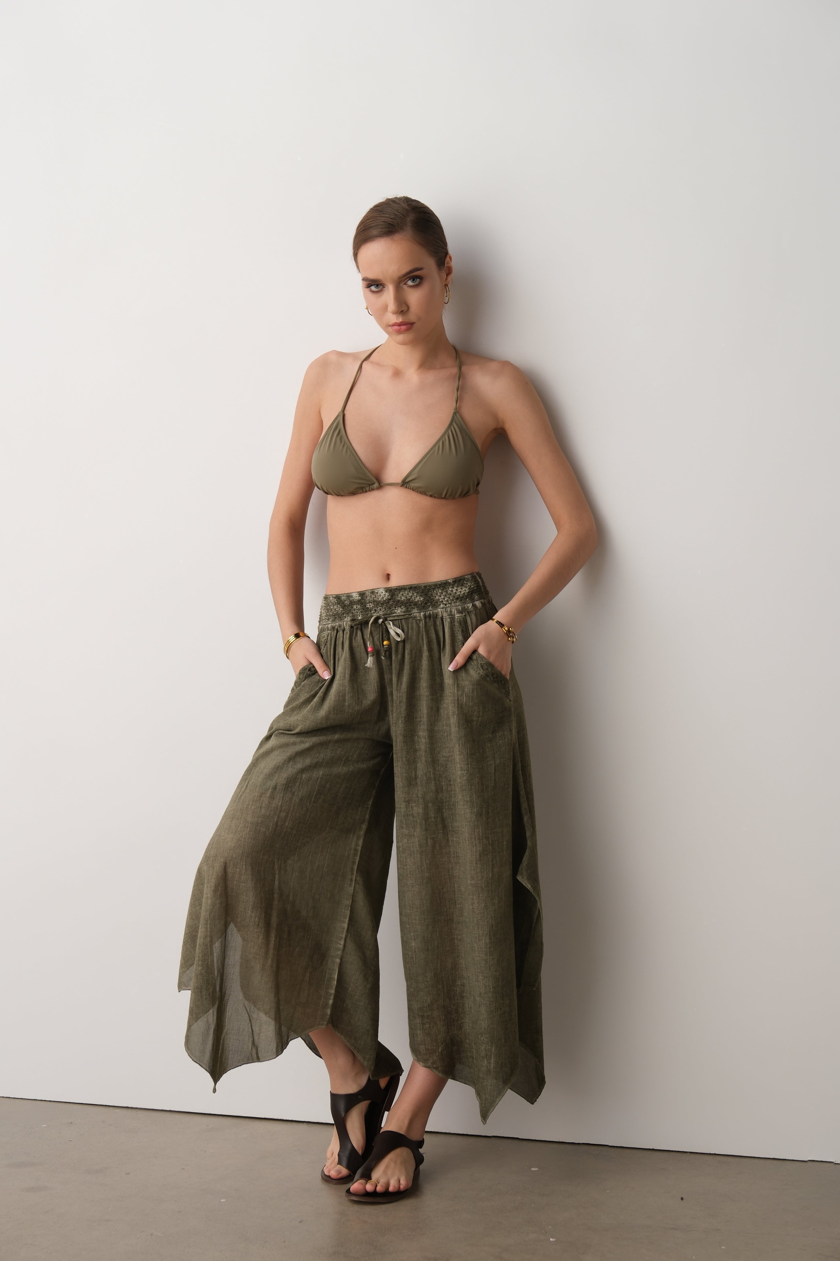 Mira – Woman Cropped Trousers